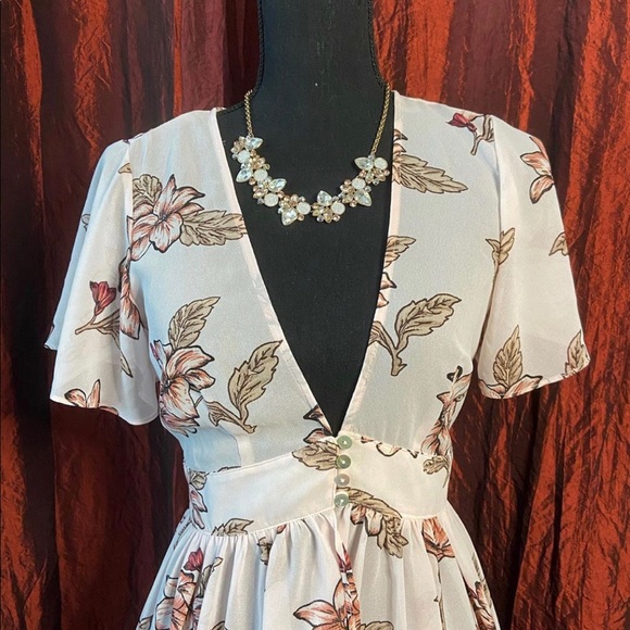 ✨BRAND NEW WITH TAGS✨ - Picture 3 of 4